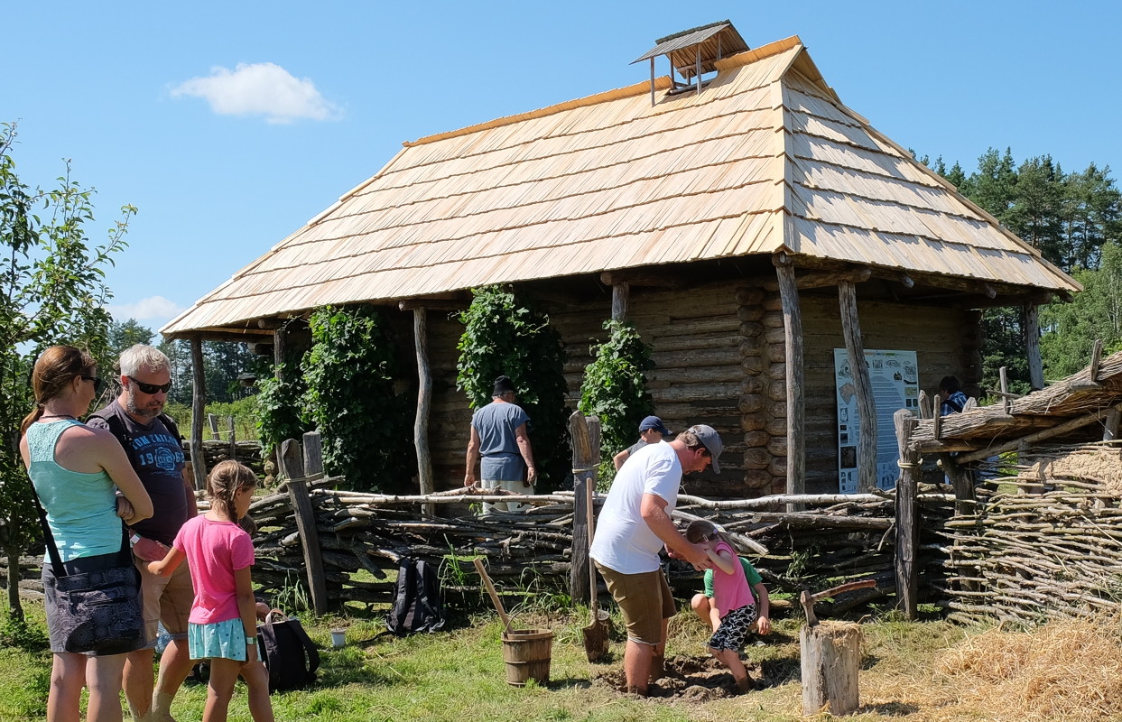 Dřevěný atypický šindel pro archeoskanzen Zážitkový park Zeměráj