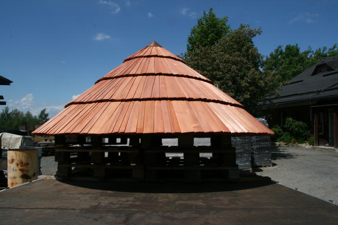 3indelová stříška na studnu